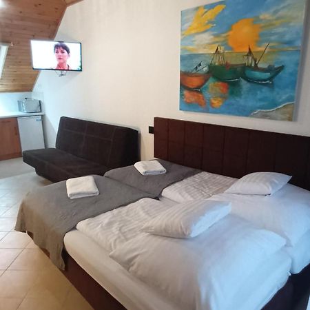 Pensjonacik Ewa Bed & Breakfast Ujście-Darłowskie Екстериор снимка